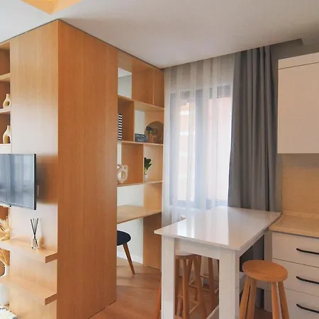 Bright 1br Apt Perfect Blend Of Comfort & Style *